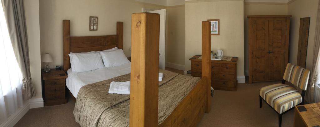 The Whalebone Arch Hotel Whitby Room photo