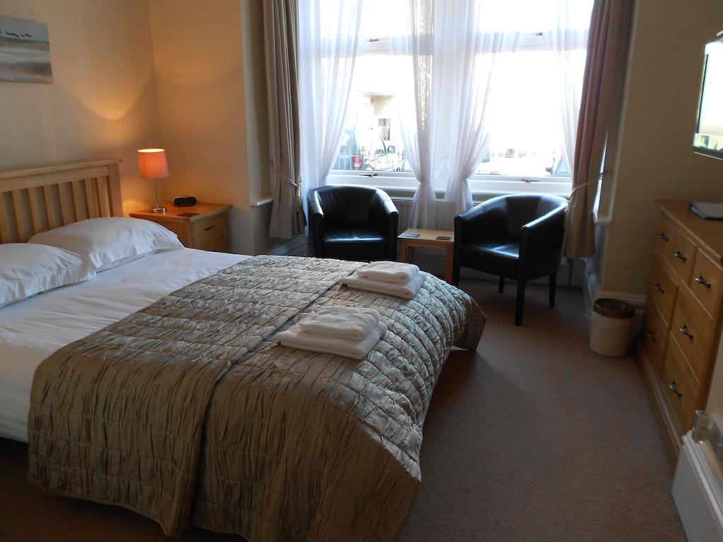 The Whalebone Arch Hotel Whitby Room photo